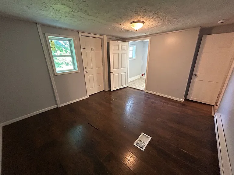 640 W 13th St — Photo 33