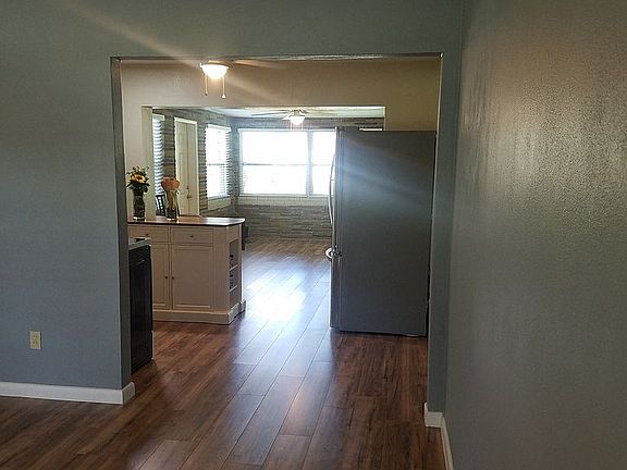 3rd image of 11574 Oval Dr E