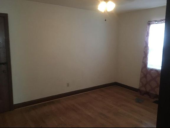 5th image of 1349 Charleston Ave