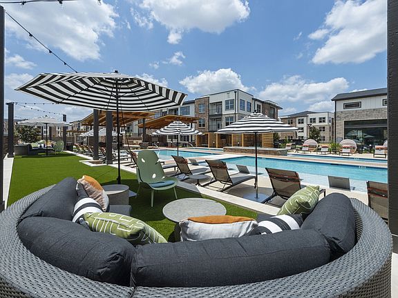 5th image of 750 W Grand Pkwy S #1307