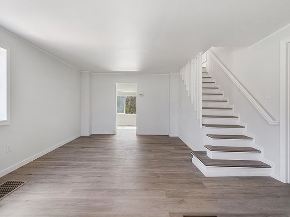 4th image of 100 Chopp St