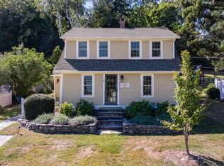9 Grove Ave, Mystic, CT 06355