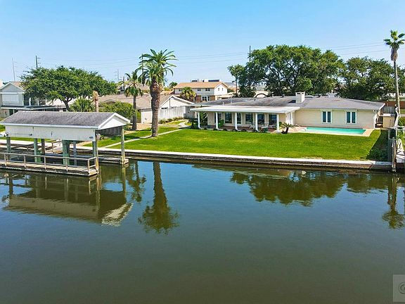 5th image of 22 S Shore Dr