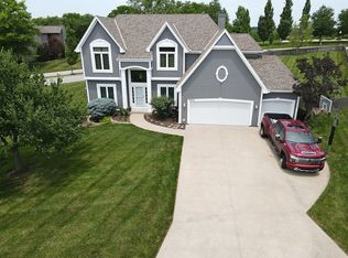 5602 NE Oaks Ridge Ct, Lees Summit, MO 64064