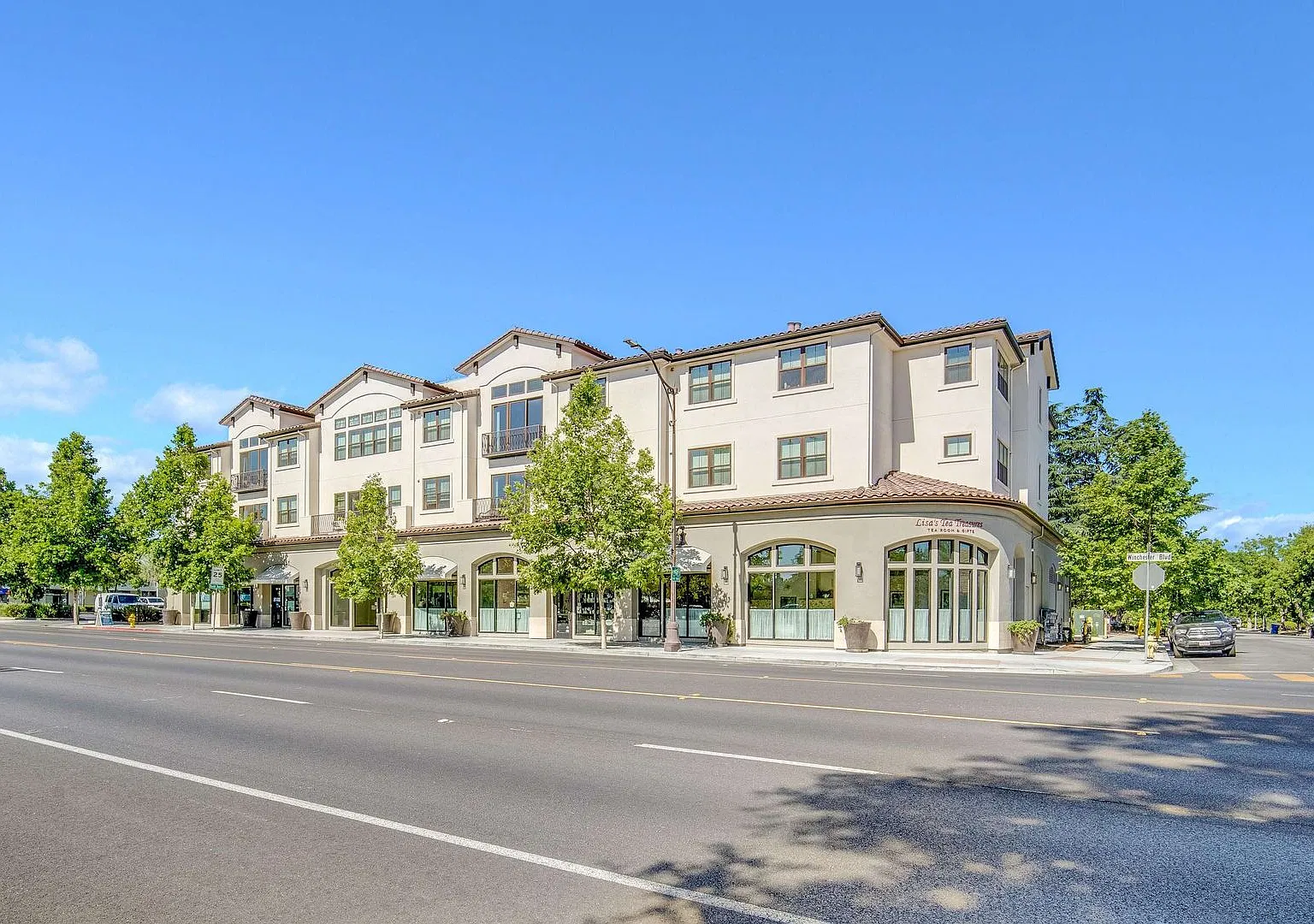 Newer Spacious Condo Style Campbell Apartment — Photo 1