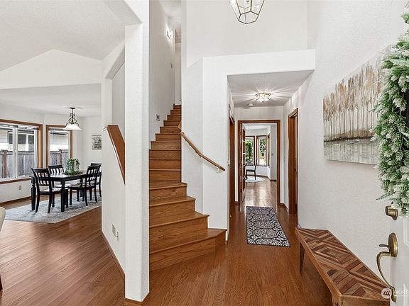 5th image of 3624 Montrose Court SE