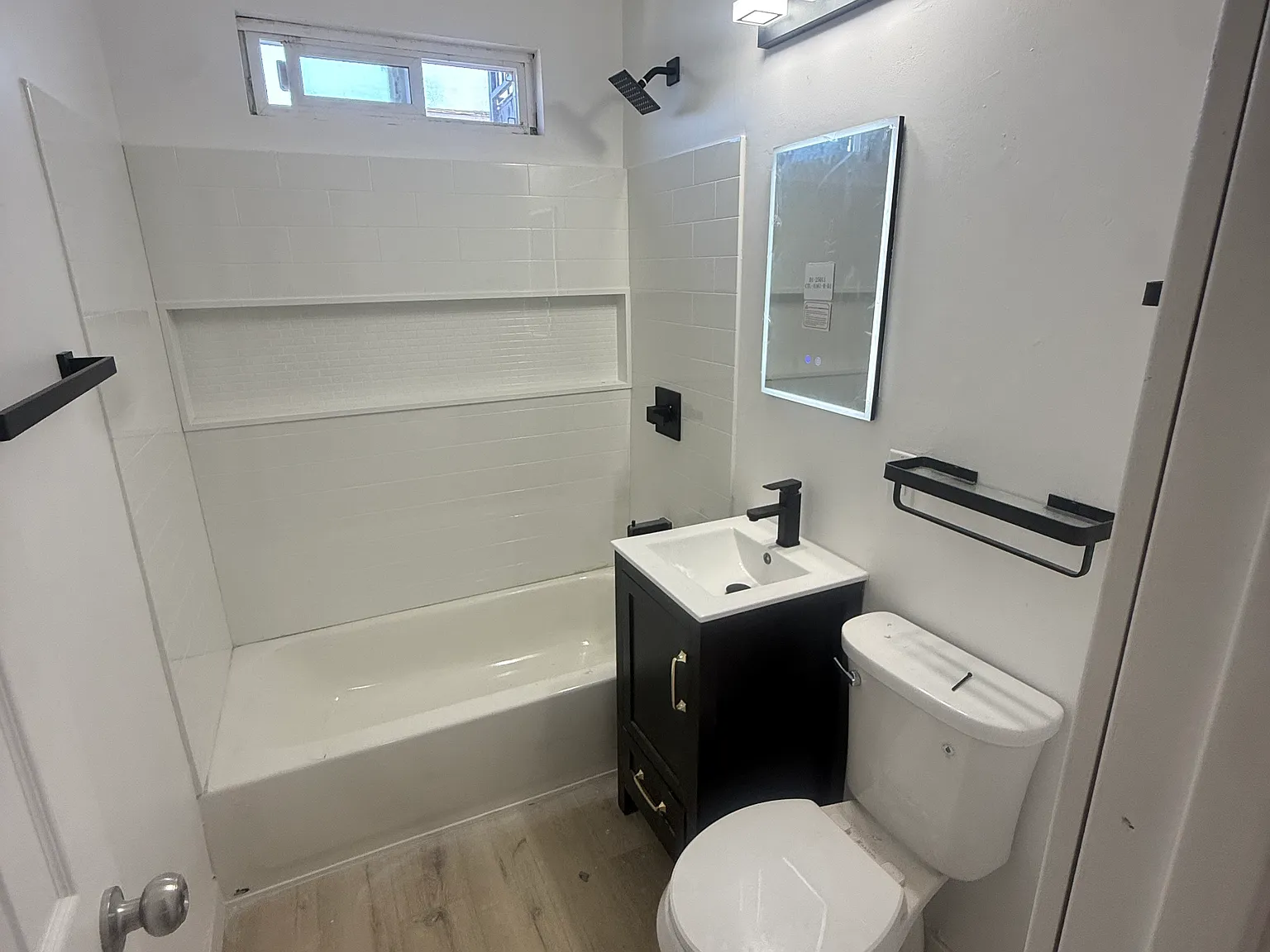 2 bed, 750 sqft, $2,500 — Photo 3