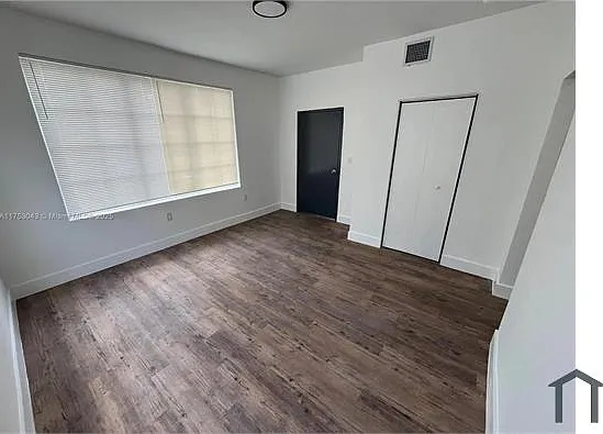 321 SW 9th Ave #3 — Photo 8