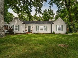 1154 S Berry Rd, Saint Louis, MO 63122