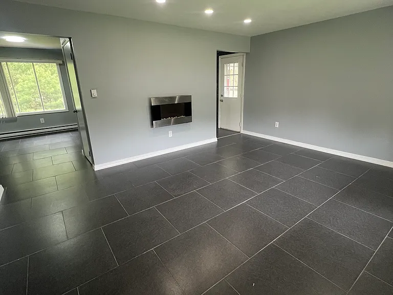 1039 Meade Ct — Photo 4