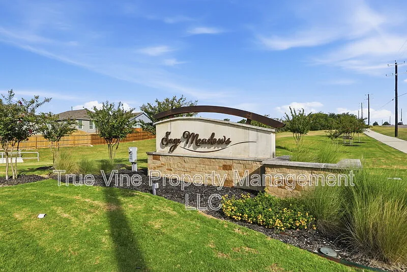 3 bed, 2.0 bath, 1910 sqft, $2,100 — Photo 3