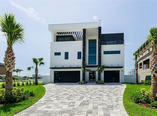 43 Dolphin Dr, Treasure Island, FL 33706