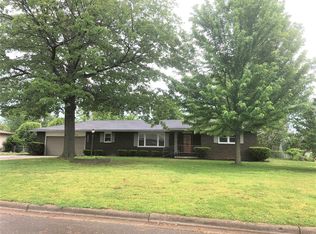 2070 Osage St, Lebanon, MO 65536