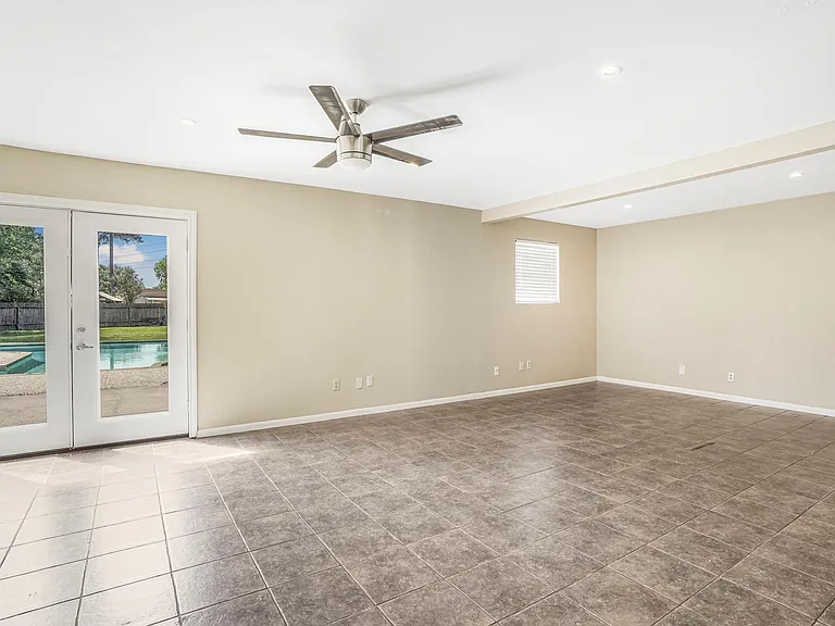 17810 Crestline Rd — Photo 7