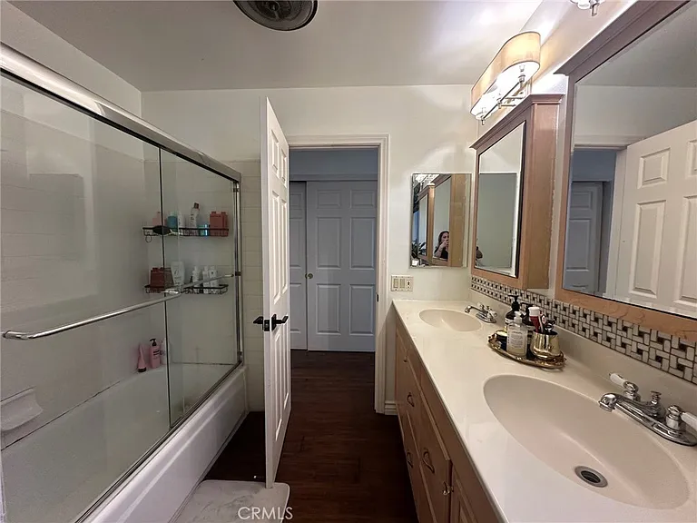 6757 Daryn Dr — Photo 17