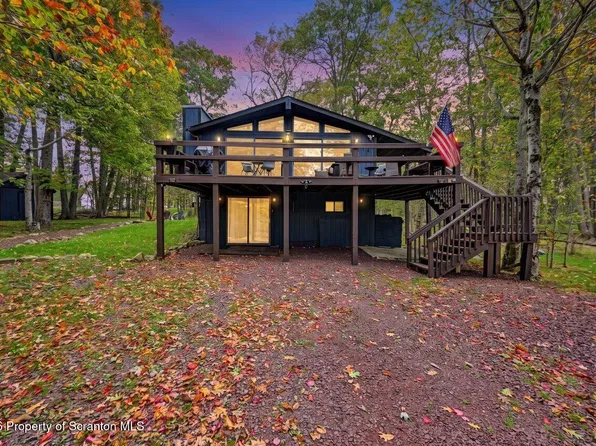 108 Black Bear Ln, Tobyhanna, PA 18466