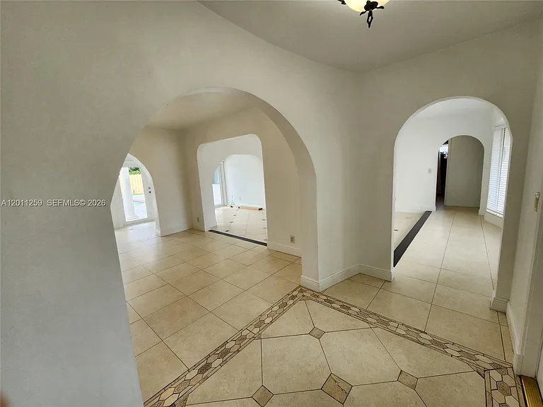 4233 S Jackson St — Photo 16