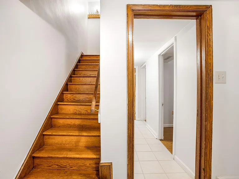 55 Farragut Pl NW #1 — Photo 11