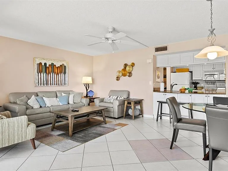 1700 Cove II Pl #310 — Photo 2