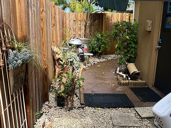 5th image of 2219 N 40th Ave