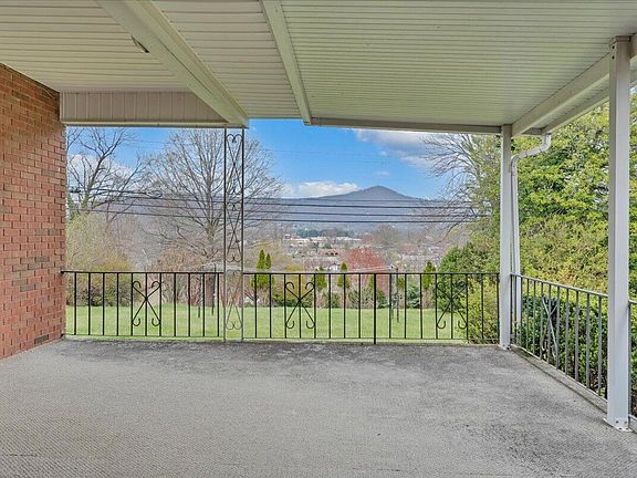 3rd image of 449 Cameron Dr