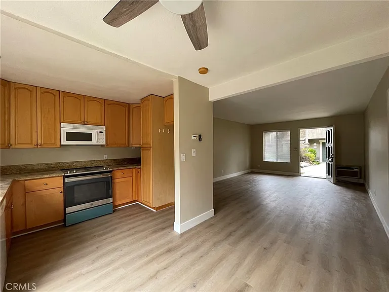61 Streamwood #61 — Photo 7