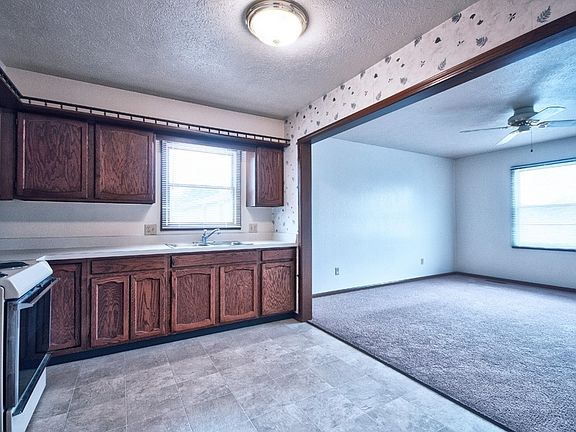 4th image of 1109 Court Ln APT D