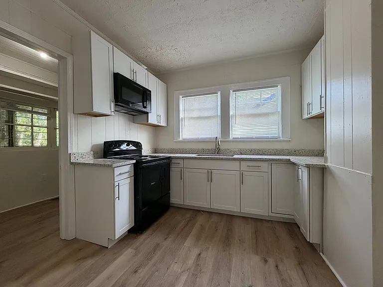 918 Darlington Way SW — Photo 8
