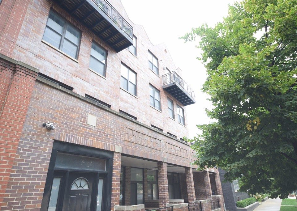 1st image of 2522 N Willetts Ct APT 2S