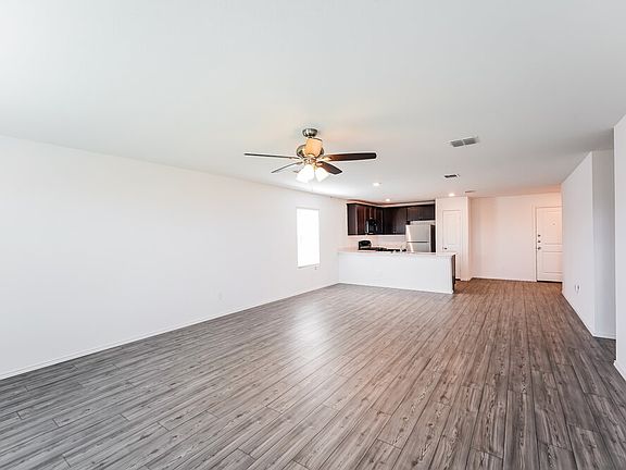 3rd image of 1068 Crestview Dr