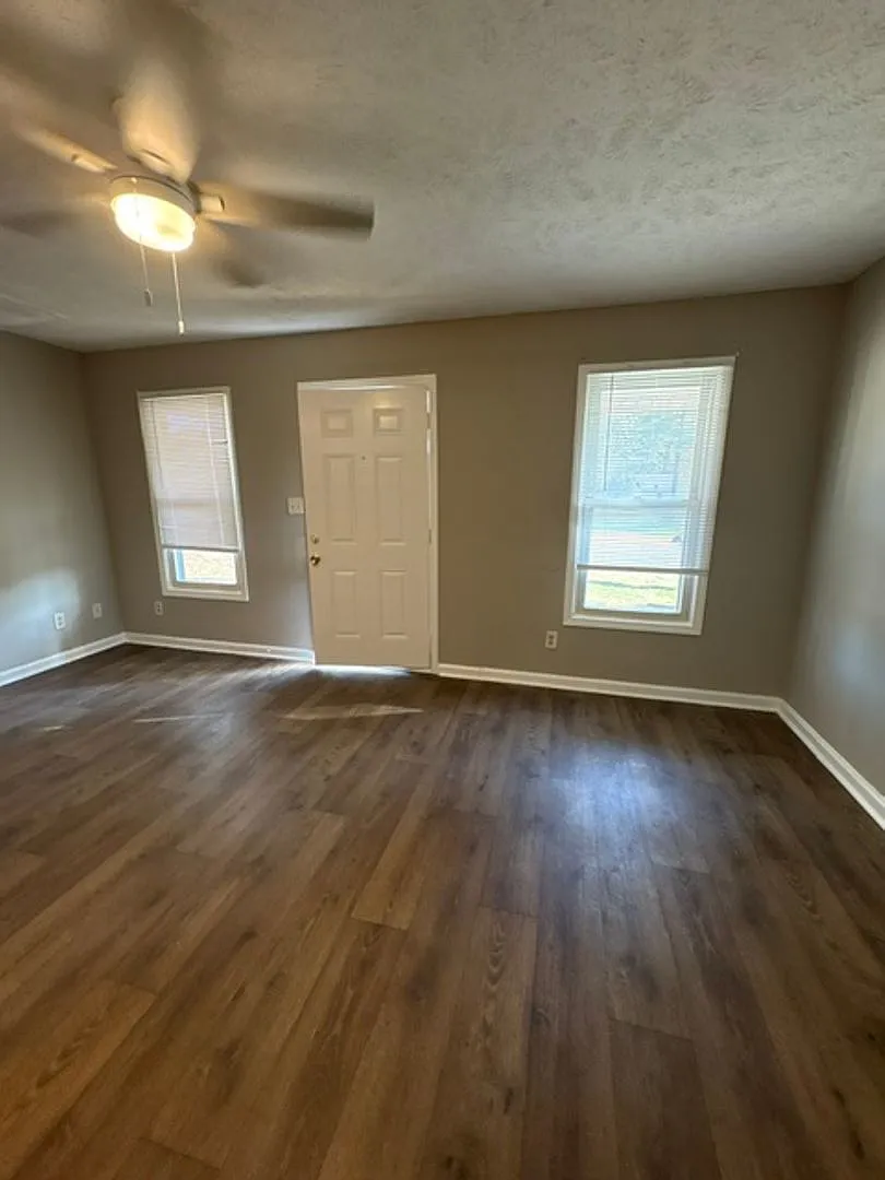 Renovated 3 Bedroom 2 Bath Home for Rent! — Photo 2