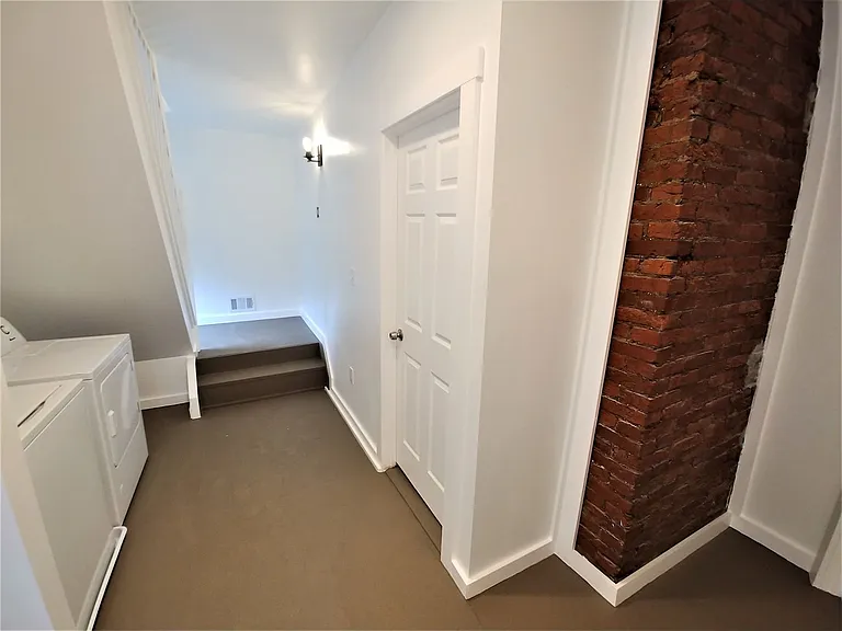 410 Walter St — Photo 13