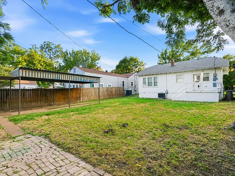 1705 Virginia Pl — Photo 19