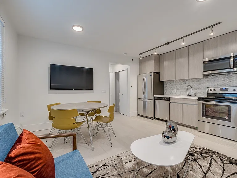 1425 Haro St #202 — Photo 7