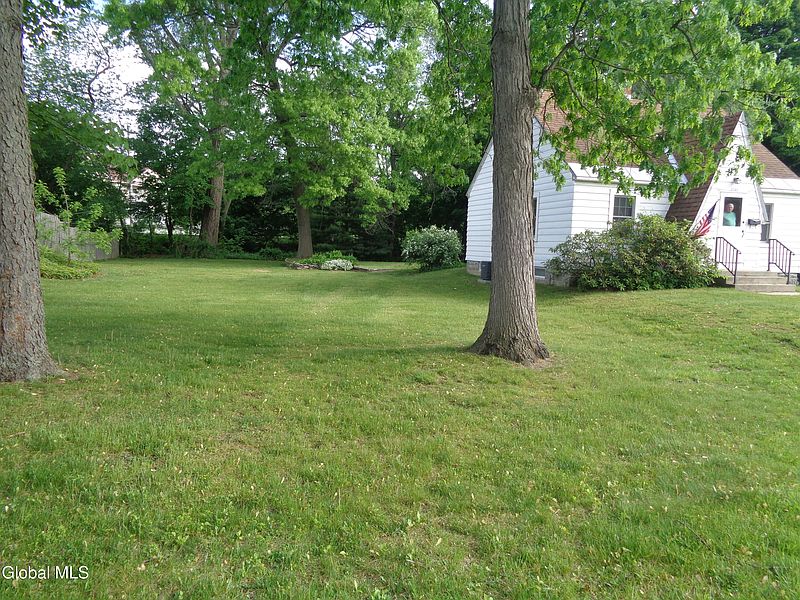3rd image of 2145 Robinwood Avenue