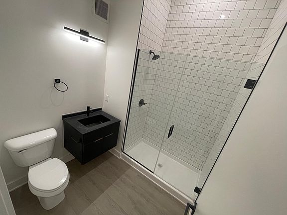4th image of 1240 Oak St #2