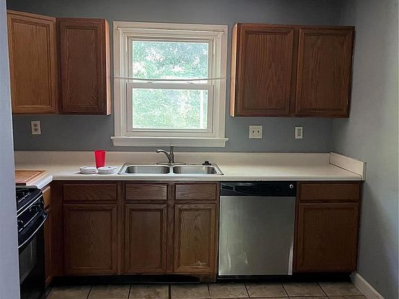 5th image of 320 Ballman Ave