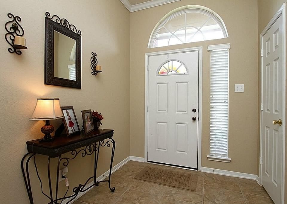 Lovely Light & Bright Entryway
