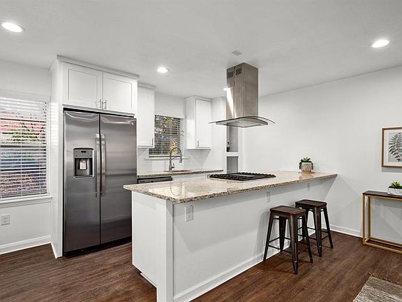 4th image of 301 E 33rd St #5
