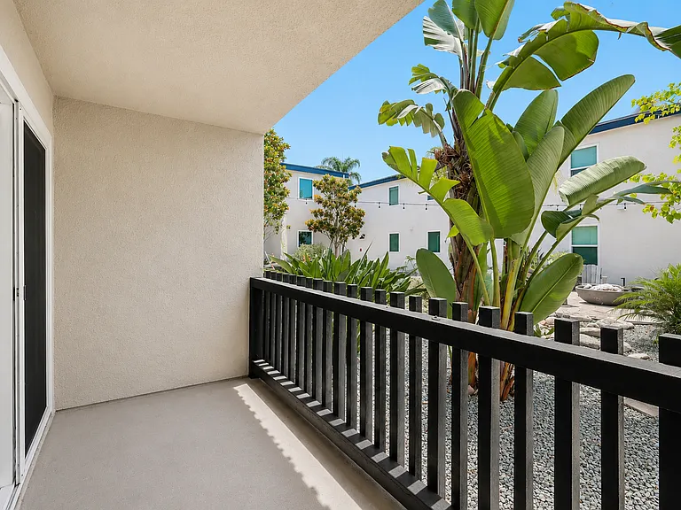 The Crest |NEWLY Renovated Studios, Lofts, 1, 2 & 3 Bedroom Homes Near the Beach — Photo 114