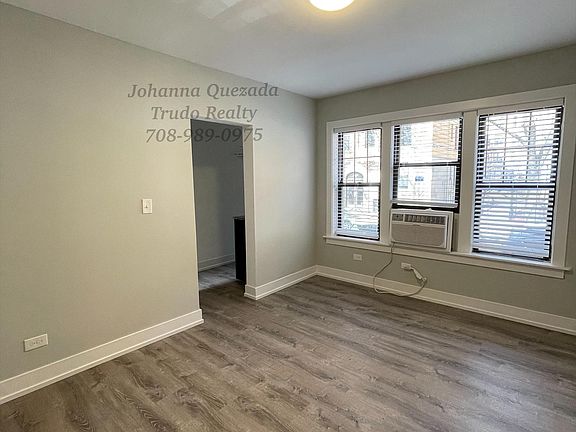 5th image of 427-30 W Belden Ave #304