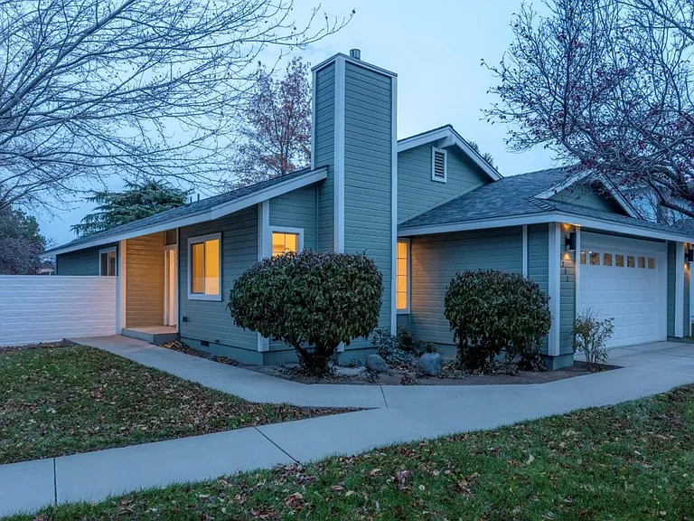 7562 Wheeldale Cir — Photo 1