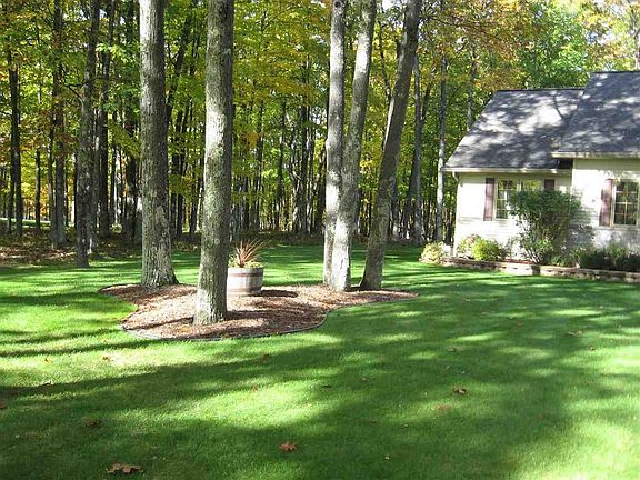 5th image of 14 Aspen Ln