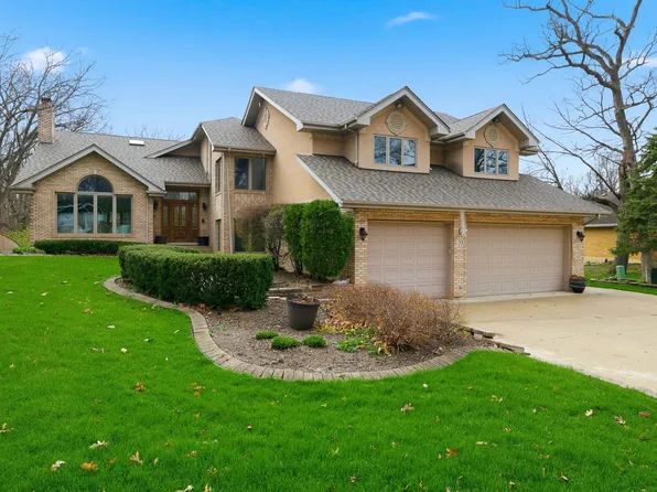 33 W Eureka Dr, Lemont, IL 60439