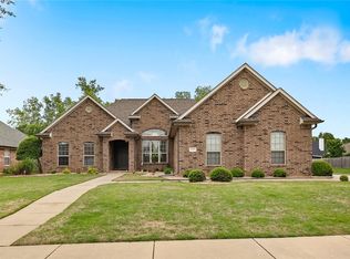 4401 W Arlington Dr, Rogers, AR 72758