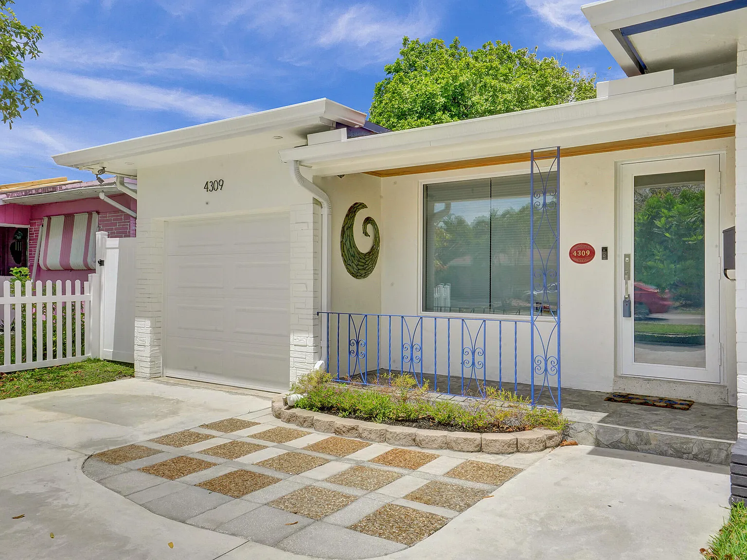 3 bed, 2.0 bath, 1481 sqft, $3,400 — Photo 4