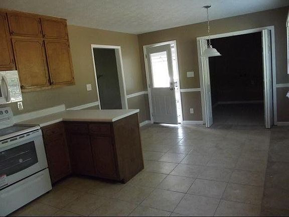 5th image of 3425 Highland Way