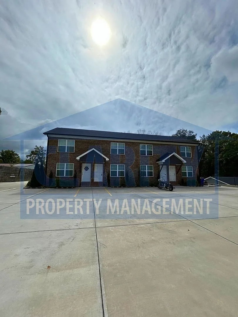 1807 Forest Ridge Dr. SW #2-5 — Photo 1