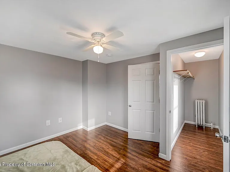 2725 Cedar Ave — Photo 21