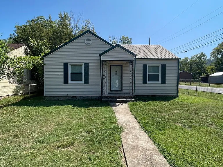 1112 Lee Ave — Photo 1